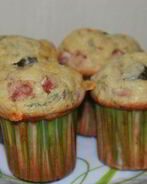 Маффины с колбасой и сыром