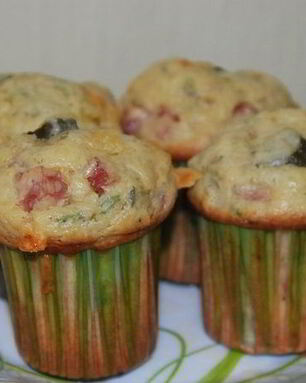 Маффины с колбасой и сыром