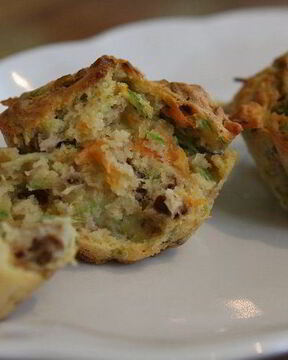 Маффины с цукини, морковью и орехами пекан