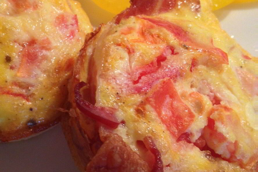 Рецепт омлетна-беконового маффин на завтрак