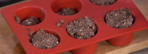 ореховые маффины с шоколадной начинкой. Шаг 6