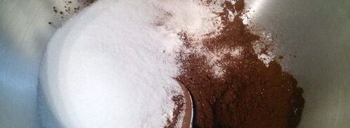 шоколадные маффины под сливочной шапочкой. Шаг 2