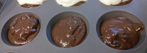 шоколадные маффины под сливочной шапочкой. Шаг 7