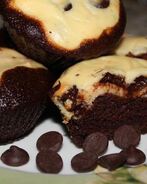 Шоколадные маффины с крем сыром