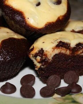 Шоколадные маффины с крем сыром