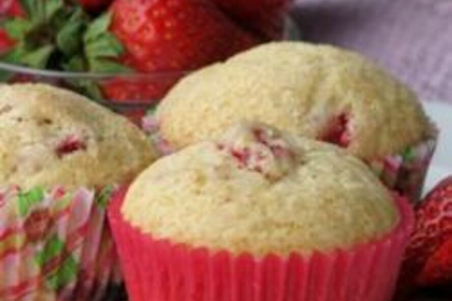 Рецепт вкусных маффинов с клубникой