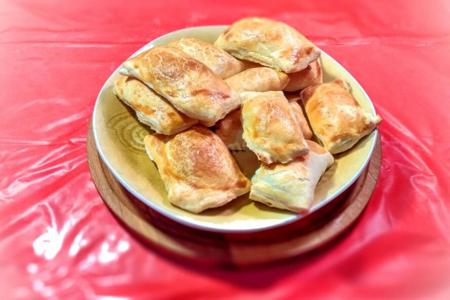 Рецепт несладких слоек с щавелем и творогом