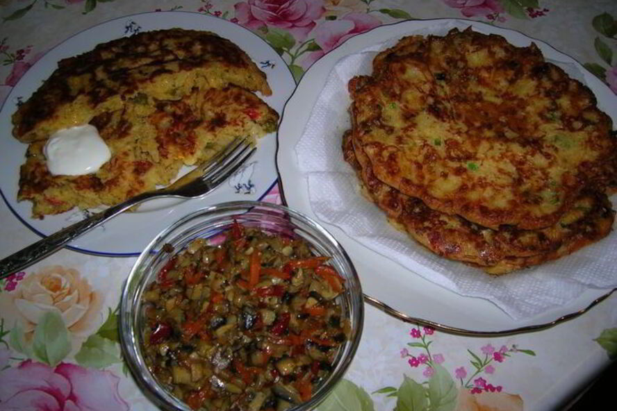 Рецепт больших оладий с капустой и сыром