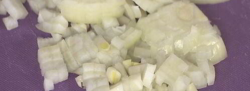 кукурузные оладушки с запеченными помидорами и ветчиной. Шаг 2