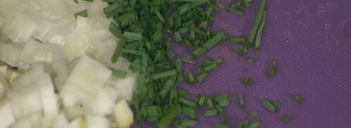 кукурузные оладушки с запеченными помидорами и ветчиной. Шаг 3