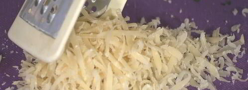 кукурузные оладушки с запеченными помидорами и ветчиной. Шаг 6