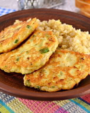 Куриные оладьи с кабачком