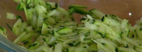 оладушки из цукини с яйцами и карамелизированным луком. Шаг 3