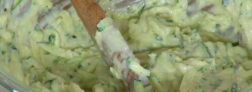 оладушки из цукини с яйцами и карамелизированным луком. Шаг 4