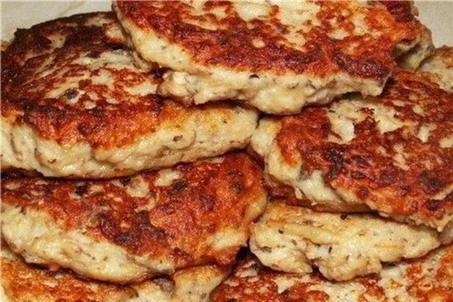 Рецепт оладушек трио из курицы, картофеля и грибов