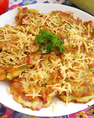 Оладьи из кабачков с сыром и колбасой