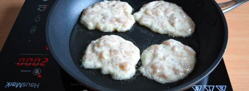 оладьи из куриного филе с крахмалом и кефиром. Шаг 10