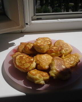 Оладьи на кефире с фруктами