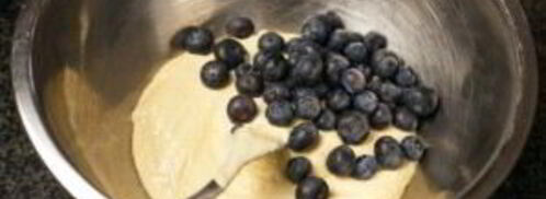 оладьи с черникой. Шаг 3