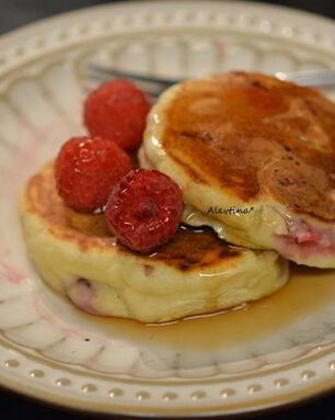 Оладьи с малиной и рикоттой