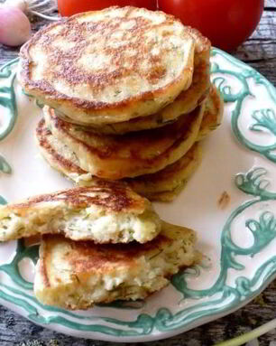 Оладьи с сыром, укропом и вялеными томатами