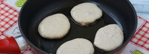 пышные оладьи на кефире без дрожжей. Шаг 7