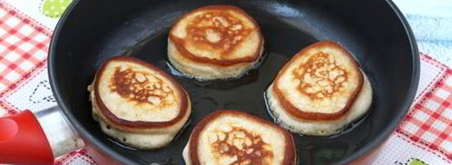 пышные оладьи на кефире без дрожжей. Шаг 8