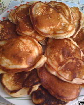 Пышные сладкие оладьи с яблоками