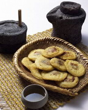 Тыквенные оладьи с карамельным соусом