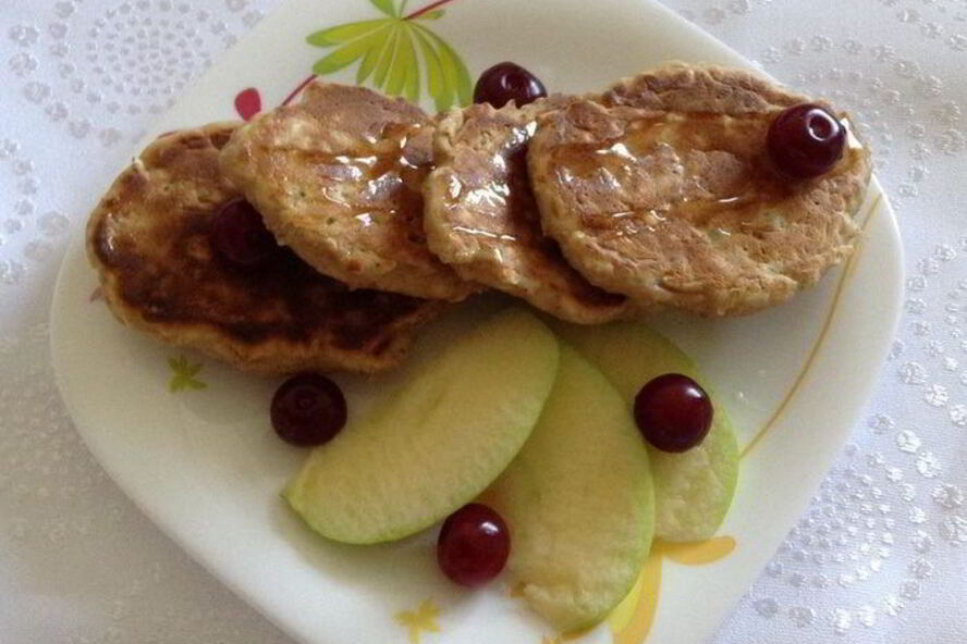 Рецепт яблочных оладий с овсянкой