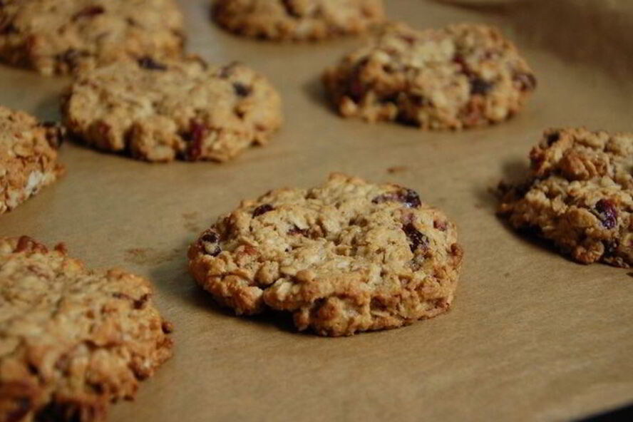 Рецепт овсяного печенья с пеканом и клюквой