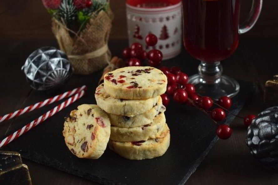 Рецепт печенья с орехами и вялеными ягодами