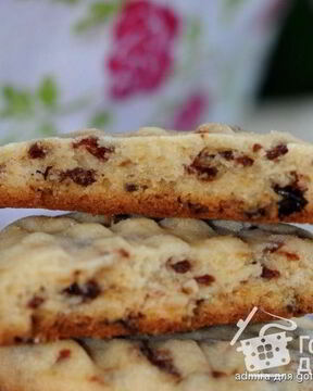 Песочное печенье с вяленой вишней