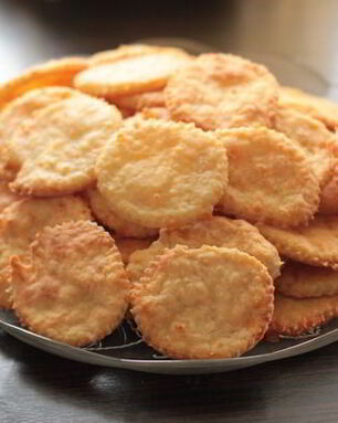 Простое сырное печенье в духовке