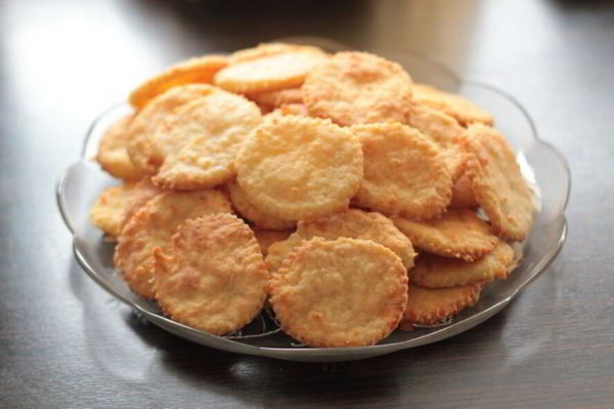 Рецепт простого сырного печенья в духовке