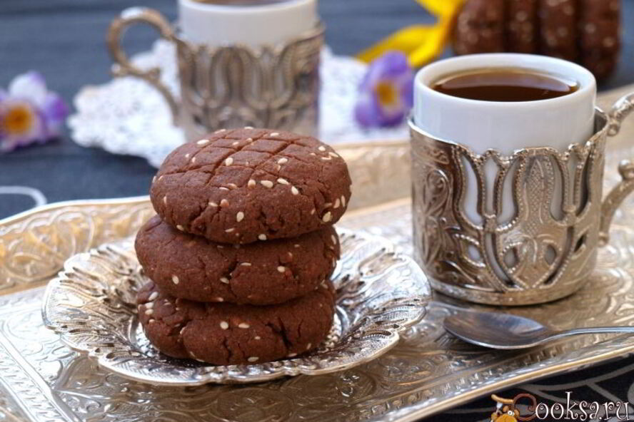 Рецепт шоколадного печенья с кунжутом