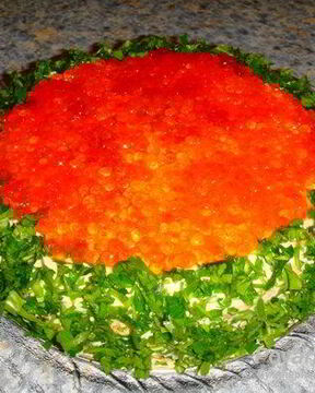 Блинный пирог с икрой и морепродуктами