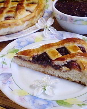 Дрожжевой пирог с вареньем