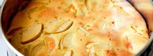 йогуртовый пирог с абрикосами и яблоками. Шаг 7