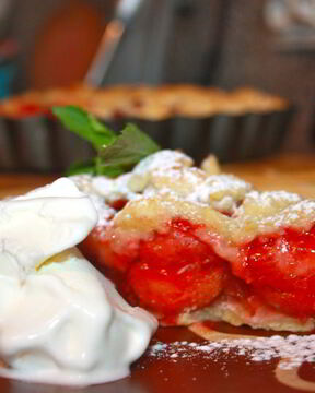 Клубничный пирог со штройзелем