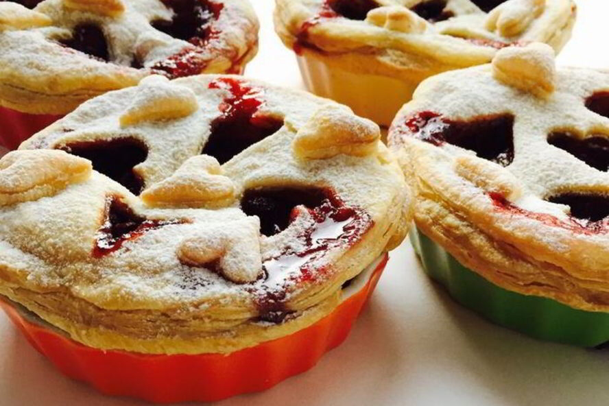 Рецепт мини-пирогов с клубнично-бальзамической начинкой