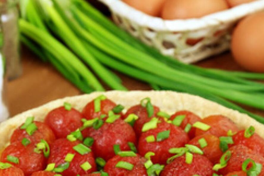 Рецепт открытого пирога с рыбой и помидорами черри