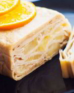 Пирог из блинов с яблоками и корицей