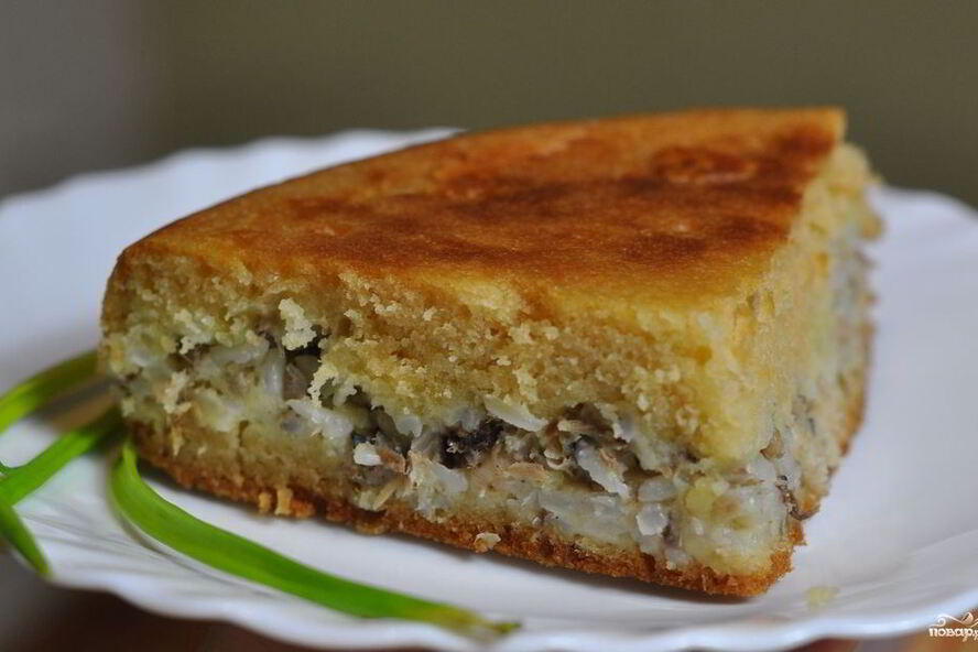 Рецепт пирога из сайры с рисом