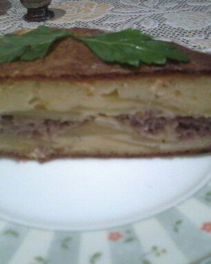 Пирог с фаршем и картофелем
