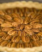 Пирог с орехами пекан, тростниковым сиропом и ромом