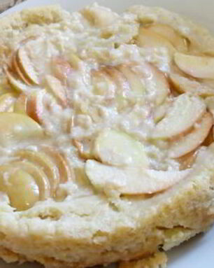 Пирог с яблоками и фруктовым пюре