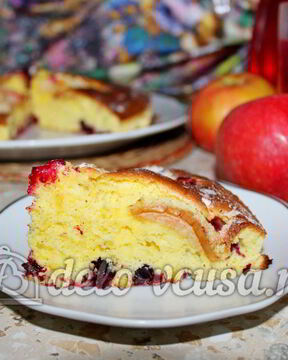 Пирог с яблоками и смородиной