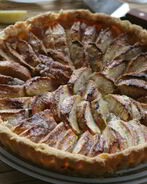 Яблочный пирог с корицей