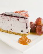 Заливной пирог со свежими ягодами